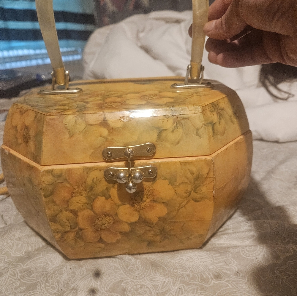 𝐀𝐧𝐭𝐢𝐪𝐮𝐞 𝐩𝐮𝐫𝐬𝐞